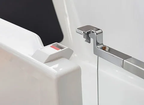 Badewanne Artweger freeway mit einfacher Verschlusseinheit.