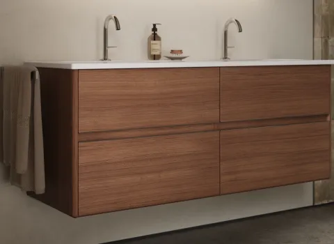 Detailfoto von einem Waschtisch aus der Kollektion Oteo des Herstellers burgbad in der Farbe Tectona Dekor Zimt.